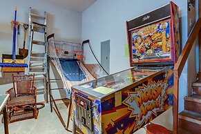 22 Rogue Home with Private Hot Tub, BBQ, and Game Room by RedAwning