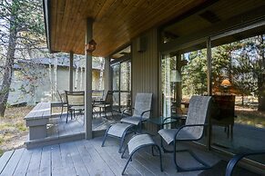 22 Rogue Home with Private Hot Tub, BBQ, and Game Room by RedAwning