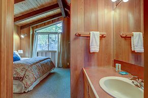 22 Rogue Home with Private Hot Tub, BBQ, and Game Room by RedAwning