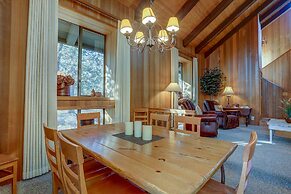 22 Rogue Home with Private Hot Tub, BBQ, and Game Room by RedAwning