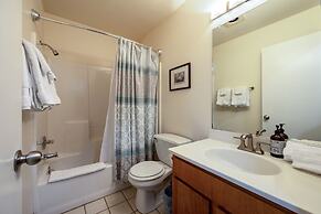 15 Lodge Condo with Hood River Bridge View by RedAwning