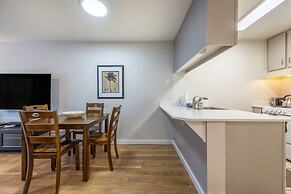 15 Lodge Condo with Hood River Bridge View by RedAwning