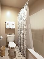 15 Lodge Condo with Hood River Bridge View by RedAwning