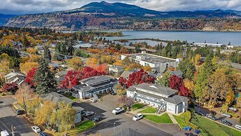 15 Lodge Condo with Hood River Bridge View by RedAwning