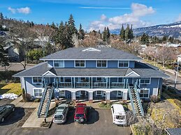 15 Lodge Condo with Hood River Bridge View by RedAwning