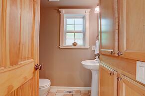 Westside Walkable 3 Bedroom Home by RedAwning