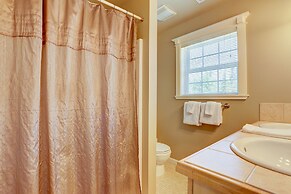 Westside Walkable 3 Bedroom Home by RedAwning