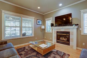 Westside Walkable 3 Bedroom Home by RedAwning