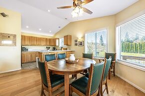 River Ranch 2 Bedroom Home by RedAwning