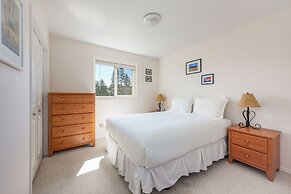 River Ranch 2 Bedroom Home by RedAwning