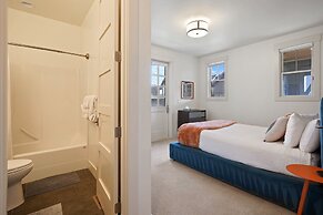 Pet-Friendly Cairn Home features Private Hot Tub and Fire Pit on the B