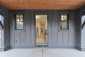 Pet-Friendly Cairn Home features Private Hot Tub and Fire Pit on the B