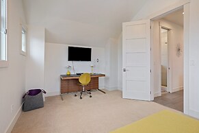 Pet-Friendly Cairn Home features Private Hot Tub and Fire Pit on the B