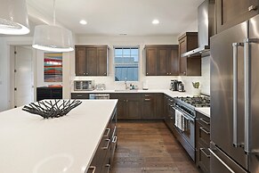 Pet-Friendly Cairn Home features Private Hot Tub and Fire Pit on the B