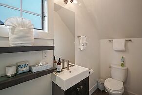 Pet-Friendly Cairn Home features Private Hot Tub and Fire Pit on the B