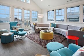 Pet-Friendly Cairn Home features Private Hot Tub and Fire Pit on the B