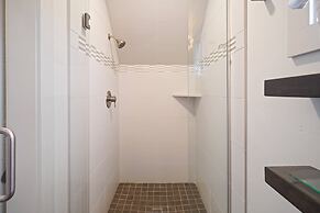 Pet-Friendly Cairn Home features Private Hot Tub and Fire Pit on the B