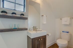 Pet-Friendly Cairn Home features Private Hot Tub and Fire Pit on the B