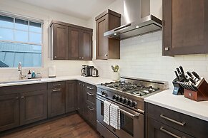 Pet-Friendly Cairn Home features Private Hot Tub and Fire Pit on the B