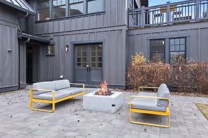 Pet-Friendly Cairn Home features Private Hot Tub and Fire Pit on the B