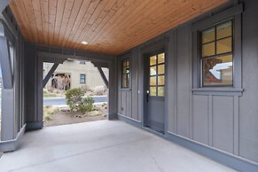 Pet-Friendly Cairn Home features Private Hot Tub and Fire Pit on the B