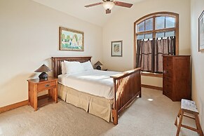 Drake Park 3 Bedroom Home by RedAwning