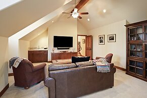 Drake Park 3 Bedroom Home by RedAwning