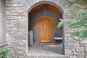 Drake Park 3 Bedroom Home by RedAwning