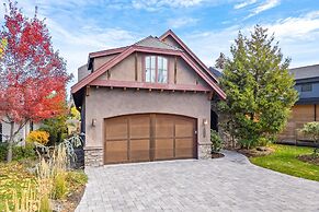 Drake Park 3 Bedroom Home by RedAwning