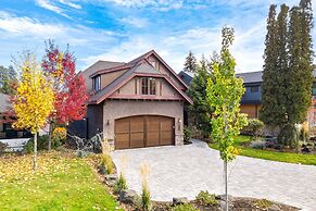 Drake Park 3 Bedroom Home by RedAwning