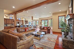 Drake Park 3 Bedroom Home by RedAwning