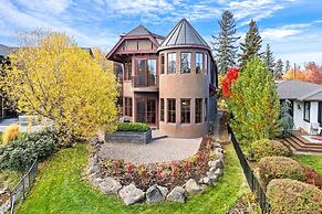 Drake Park 3 Bedroom Home by RedAwning