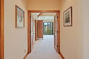 Drake Park 3 Bedroom Home by RedAwning