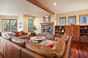 Drake Park 3 Bedroom Home by RedAwning