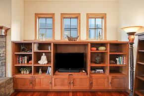 Drake Park 3 Bedroom Home by RedAwning