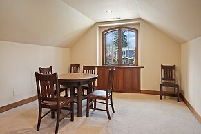 Drake Park 3 Bedroom Home by RedAwning