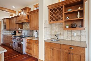 Drake Park 3 Bedroom Home by RedAwning