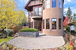 Drake Park 3 Bedroom Home by RedAwning