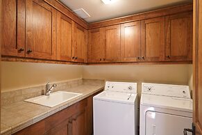 Drake Park 3 Bedroom Home by RedAwning