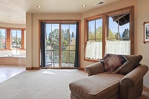 Drake Park 3 Bedroom Home by RedAwning