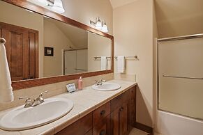 Drake Park 3 Bedroom Home by RedAwning