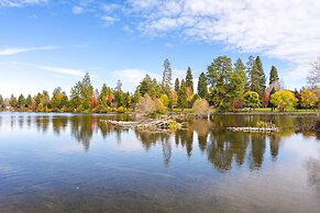 Drake Park 3 Bedroom Home by RedAwning