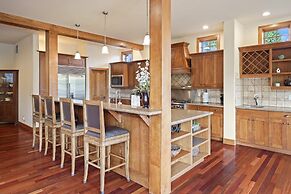 Drake Park 3 Bedroom Home by RedAwning