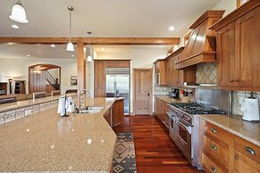 Drake Park 3 Bedroom Home by RedAwning