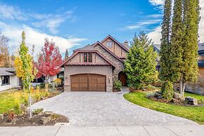 Drake Park 3 Bedroom Home by RedAwning