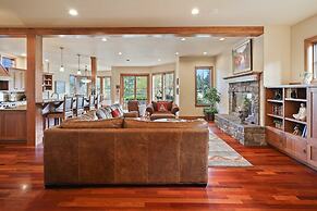 Drake Park 3 Bedroom Home by RedAwning