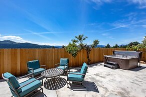 Grandview 3 Bedroom Home by RedAwning