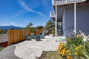 Grandview 3 Bedroom Home by RedAwning