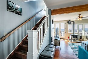 Grandview 3 Bedroom Home by RedAwning