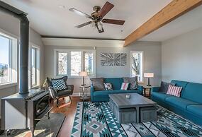 Grandview 3 Bedroom Home by RedAwning